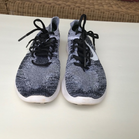 Nike Women’s Size 7 Black White Free Flyknit Running Sneakers - Picture 2 of 6